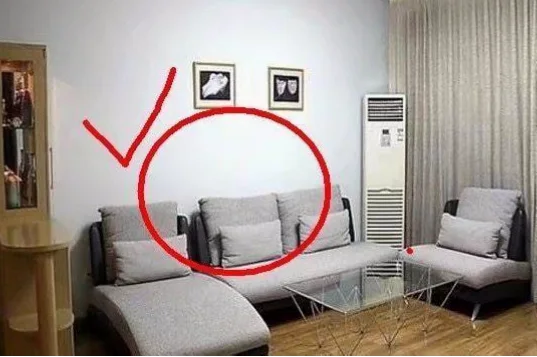 如何在阶梯分区选到无遮挡的官方转播沙发区？